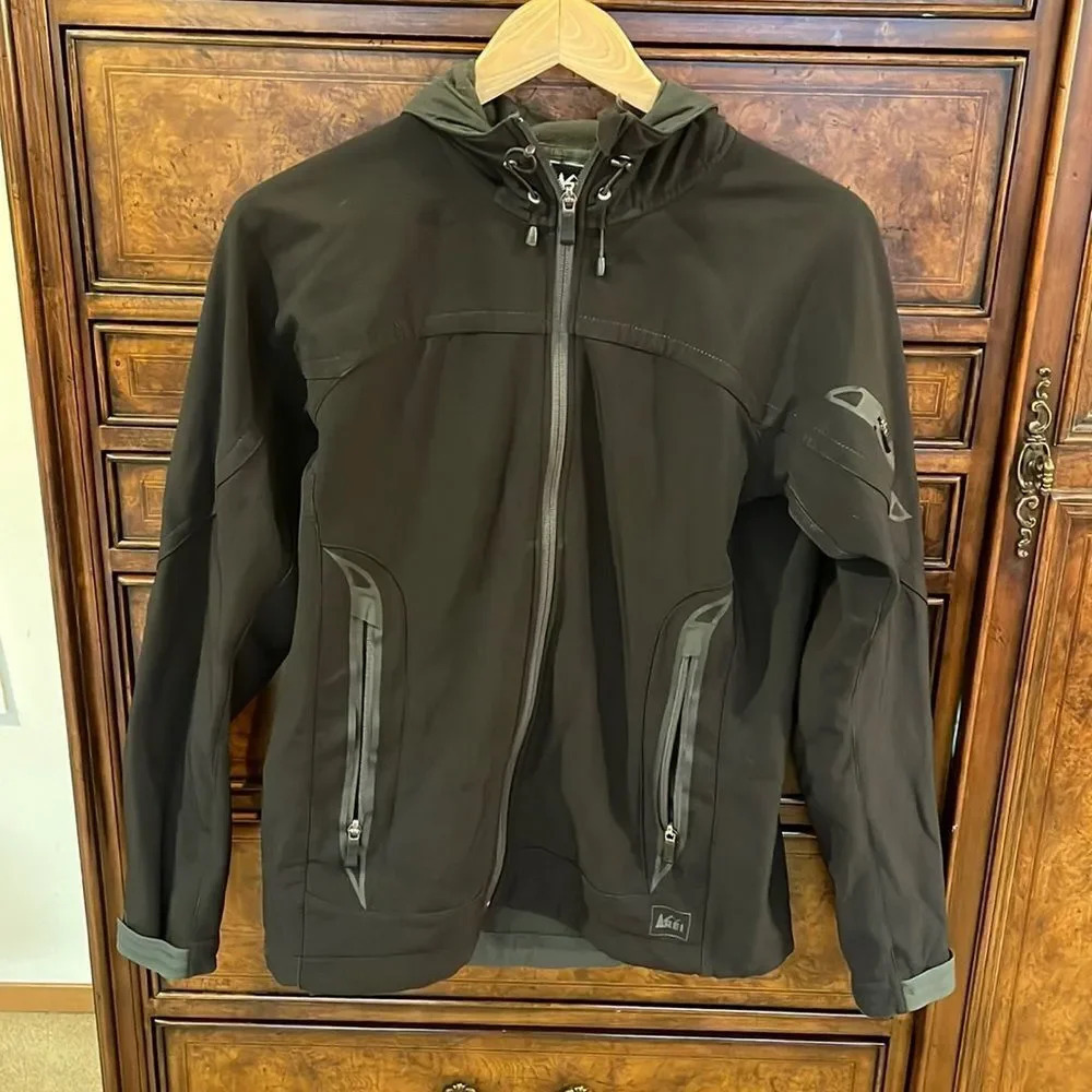 REI Polartec woman’s black jacket